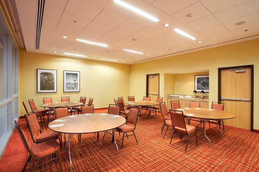 Courtyard By Marriott Leon At The Poliforum Exterior photo