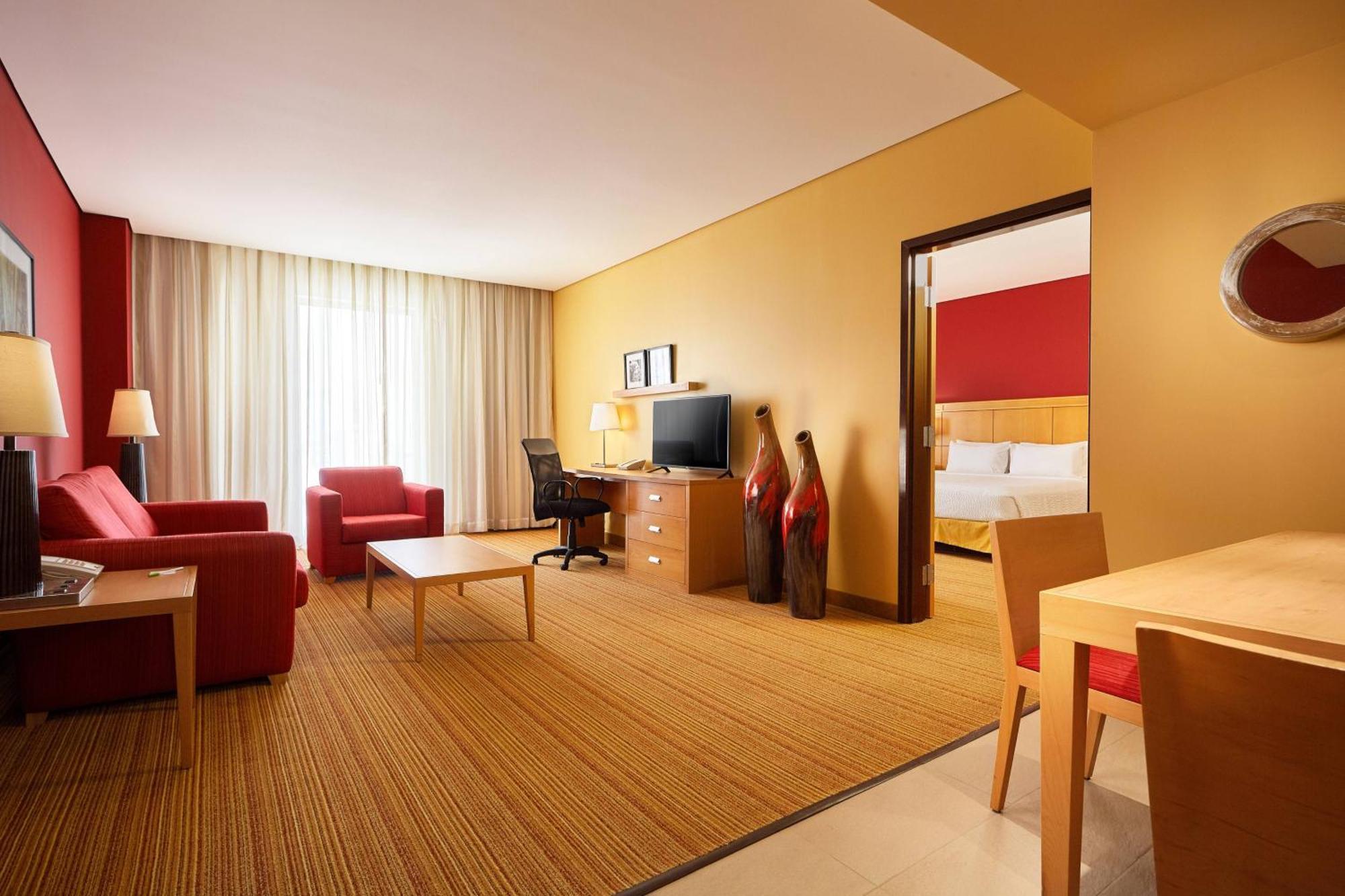 Courtyard By Marriott Leon At The Poliforum Exterior photo